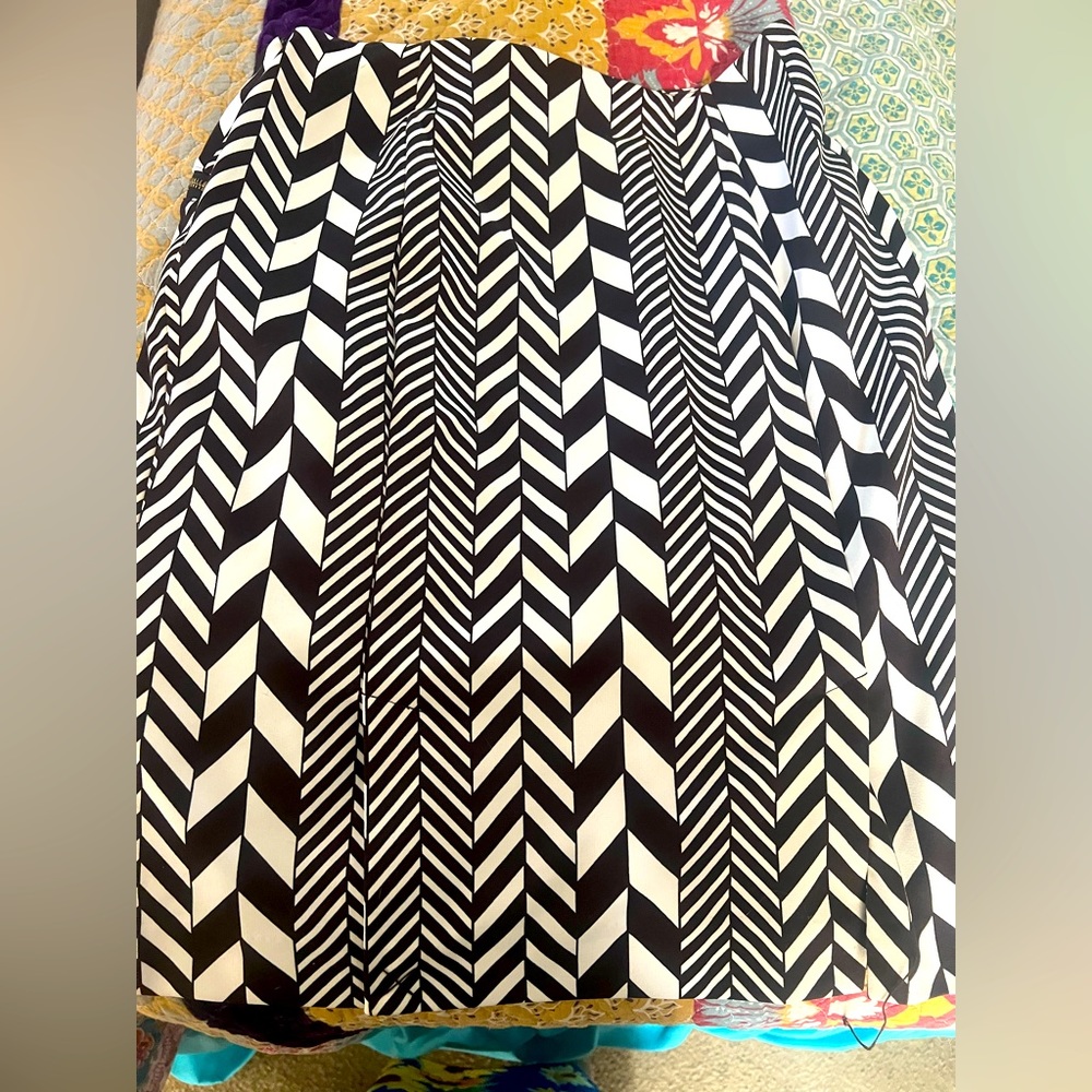 MICHAEL Michael Kors NWOT Brown and White Chevron pattern Pencil Skirt Sz 10